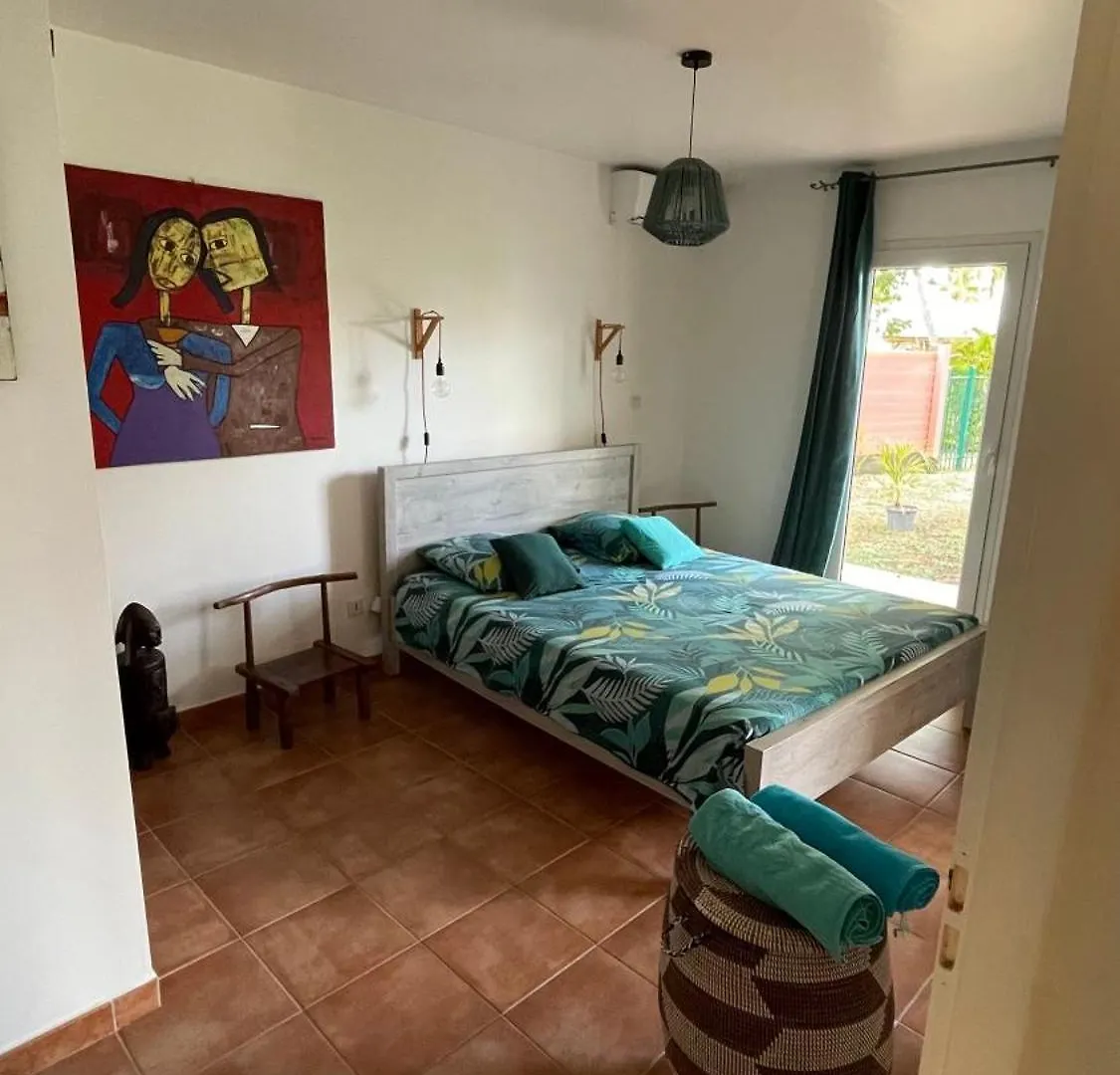 Апартаменты Cauris Lodge Du Marisol Vue Mer Acces Direct Plage Avec Citerne D Eau Ле-Гозье Гваделупа
